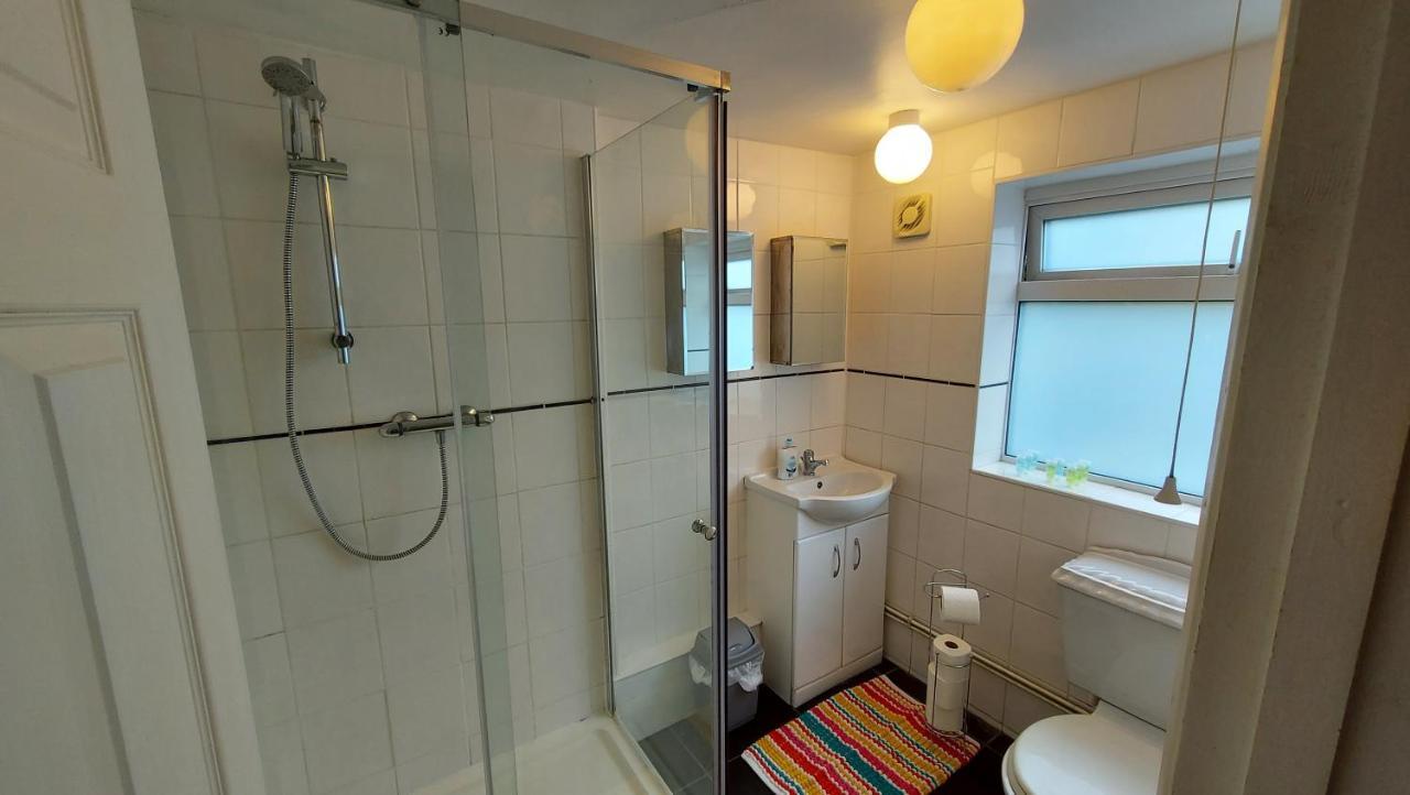 Gillings Villa -Perfect For Long & Short Stays Gillingham  Dış mekan fotoğraf