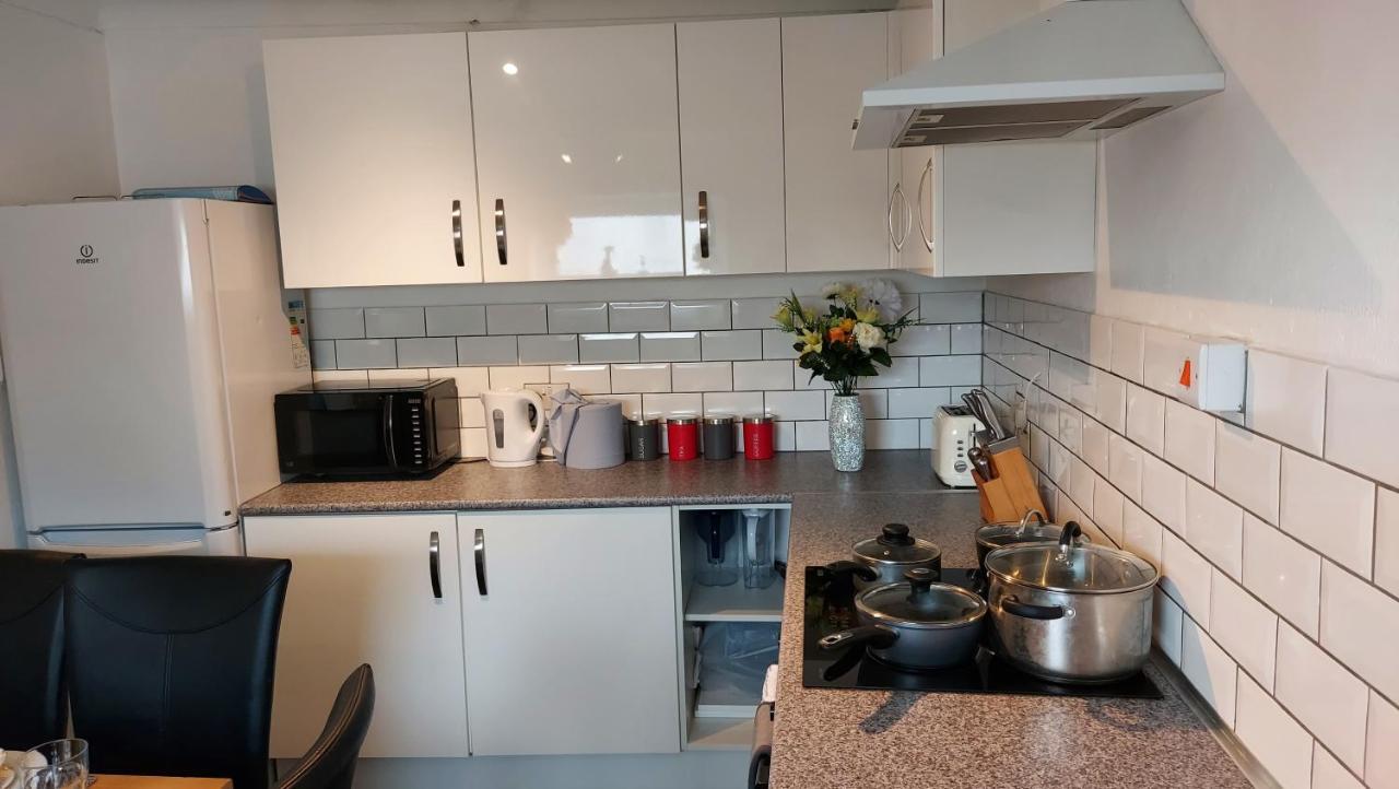 Gillings Villa -Perfect For Long & Short Stays Gillingham  Dış mekan fotoğraf