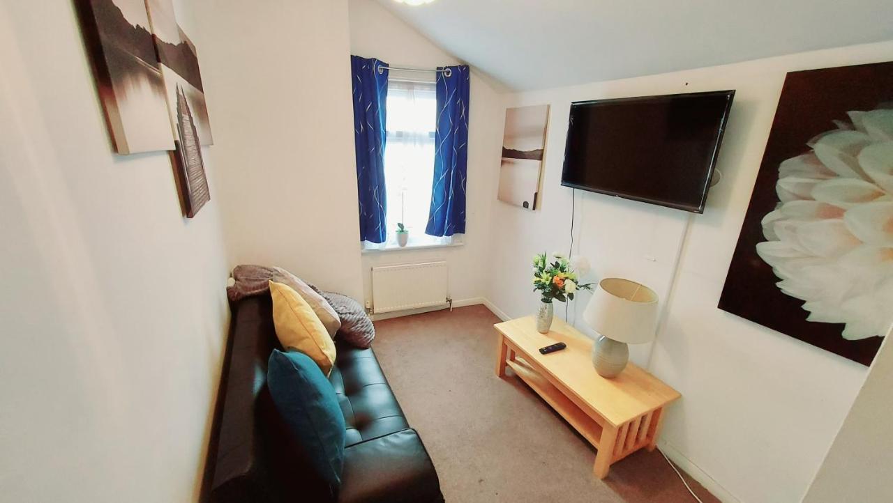 Gillings Villa -Perfect For Long & Short Stays Gillingham  Dış mekan fotoğraf