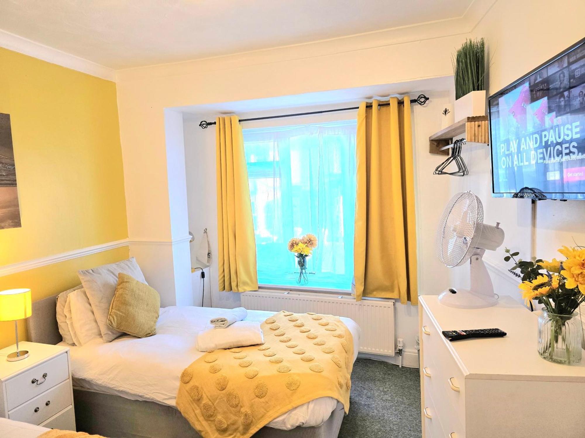 Gillings Villa -Perfect For Long & Short Stays Gillingham  Dış mekan fotoğraf