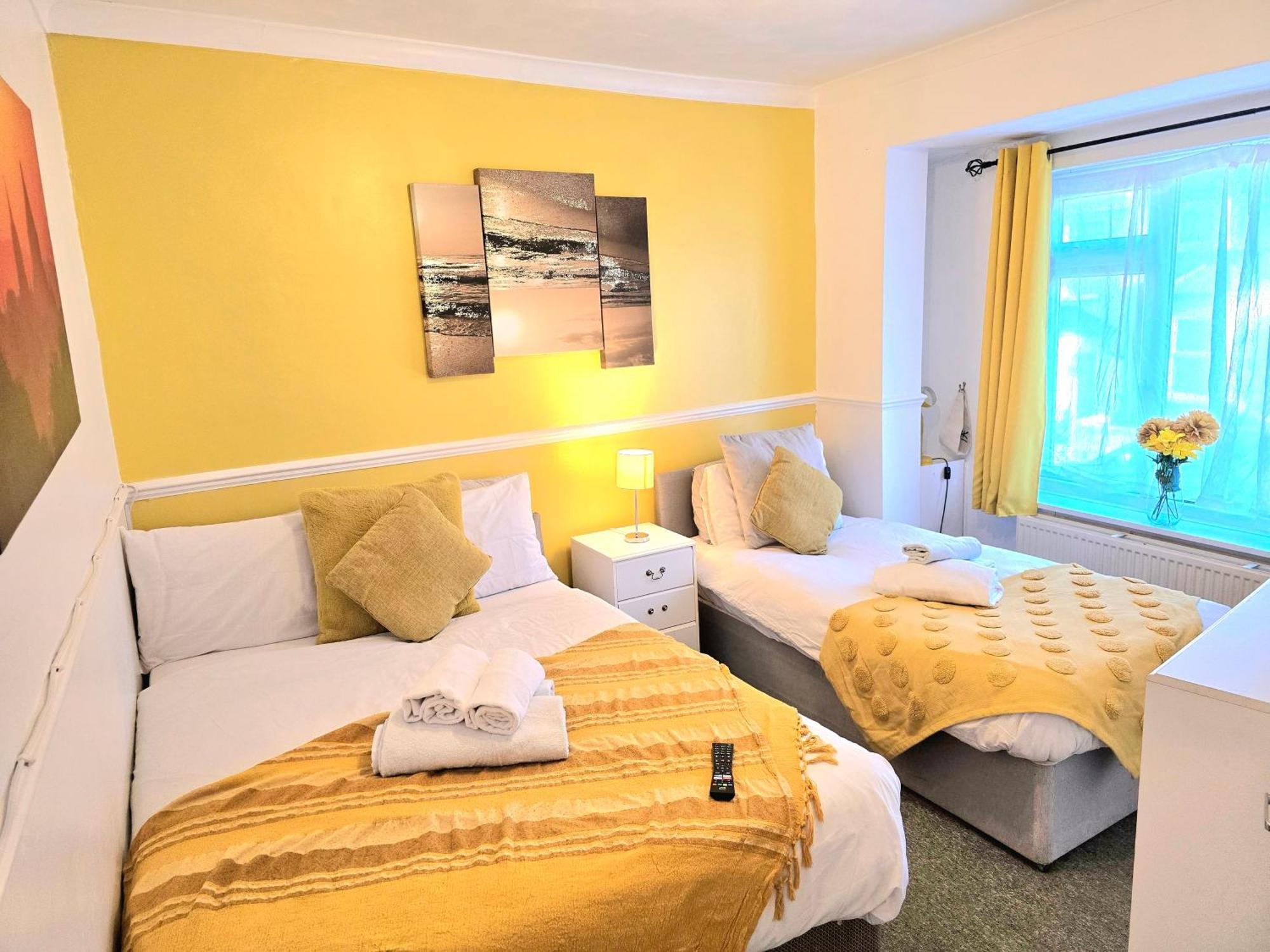 Gillings Villa -Perfect For Long & Short Stays Gillingham  Dış mekan fotoğraf