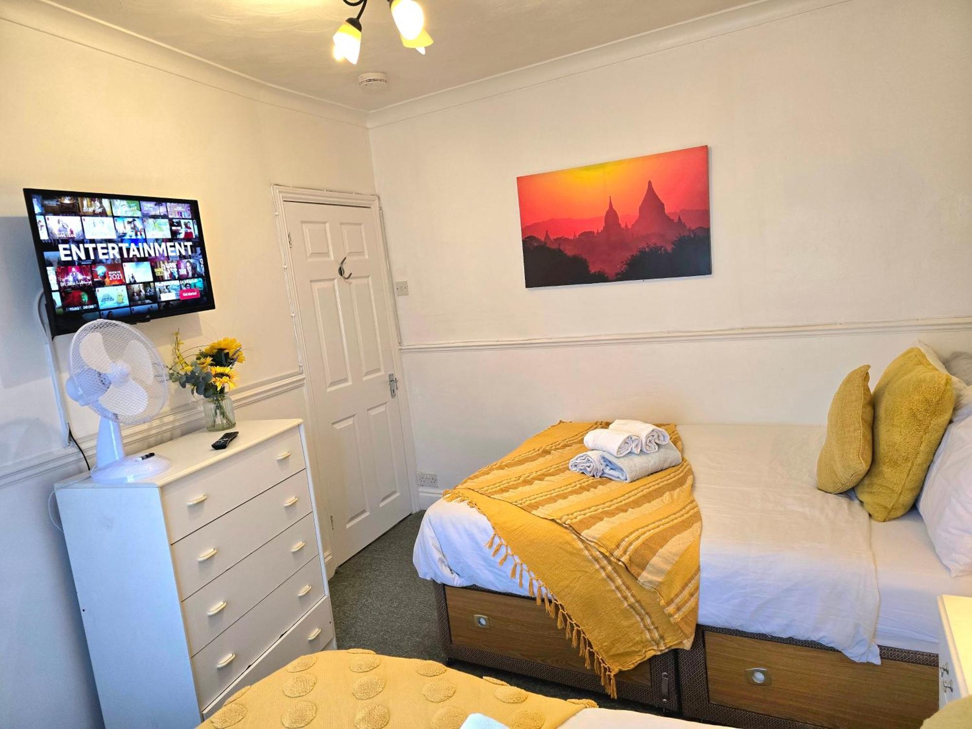 Gillings Villa -Perfect For Long & Short Stays Gillingham  Dış mekan fotoğraf